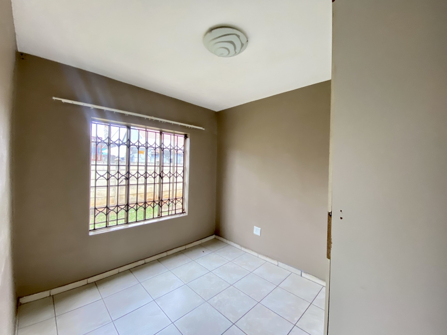 2 Bedroom Property for Sale in Lower Bo-dorp North West
